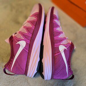 Nike Flyknit Lunar 2 Multi-Sport Cross-Train Runner Arctic/Red Violet/Raspberry